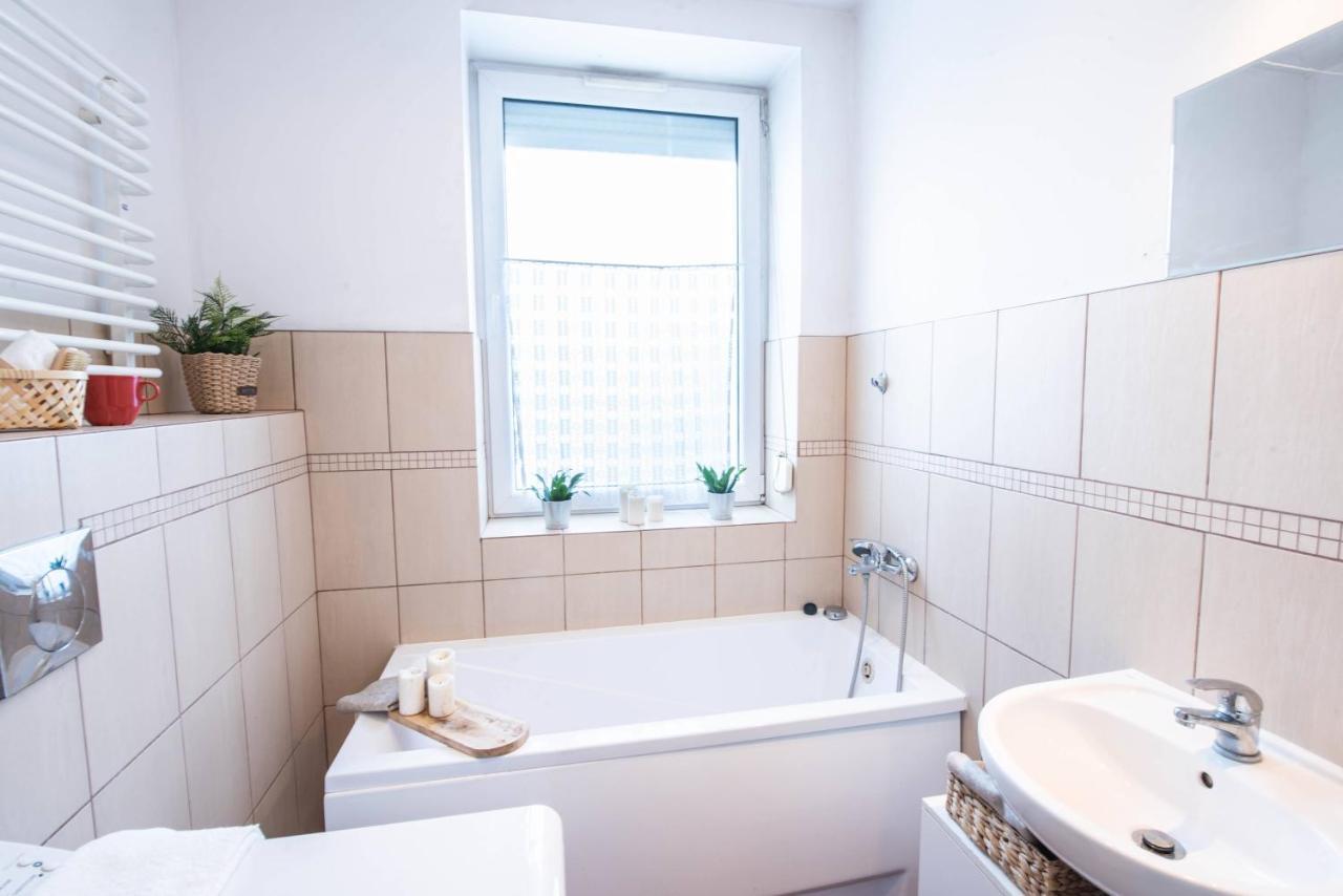 Home Studio Z Ogrodkiem I Altana Cracovie Extérieur photo